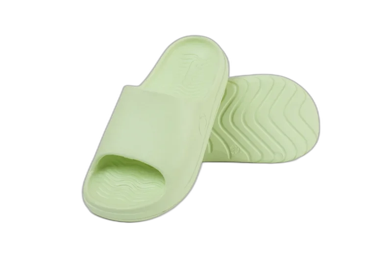 Sway Slide Sandal Features